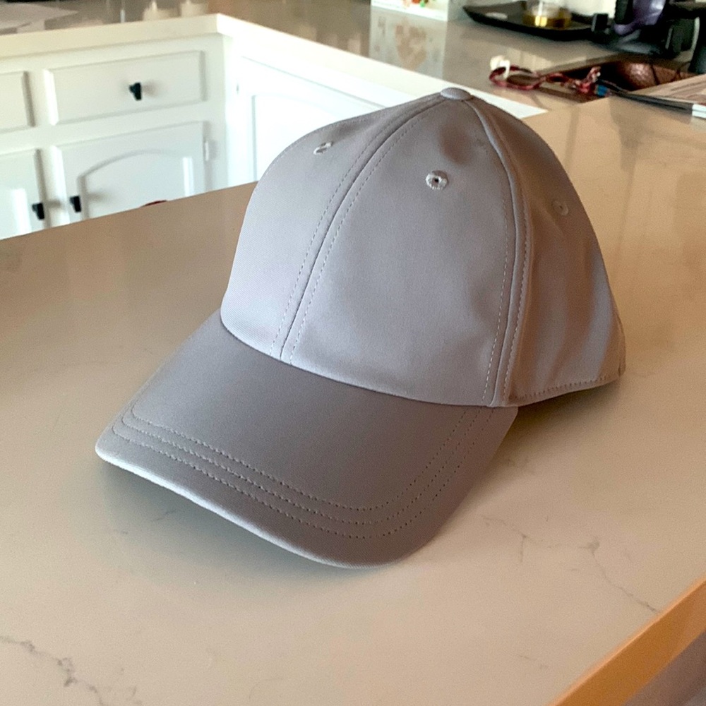 LULULEMON mens ON THE FLY BALL CAP. one size light grey
